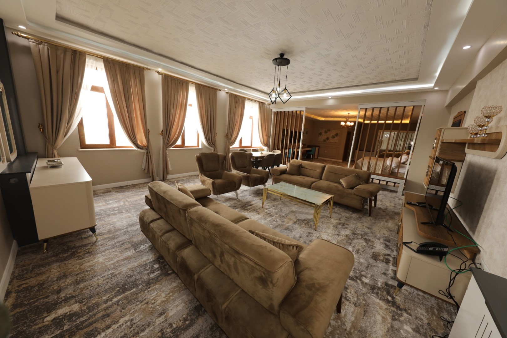 Evliya Çelebi Mesleki ve Teknik Anadolu Lisesi Uygulama Oteli - 1